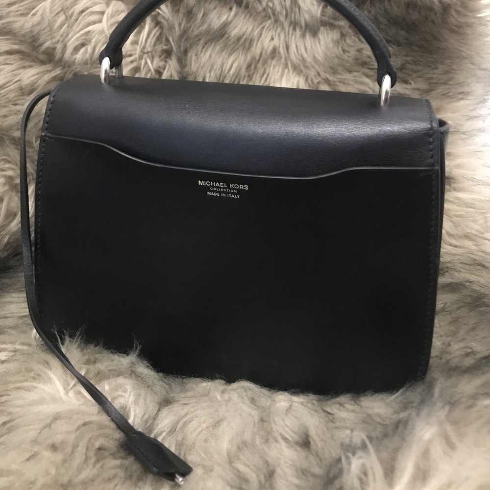 Micheal Kors Mia Handbag - Picture 2 of 8